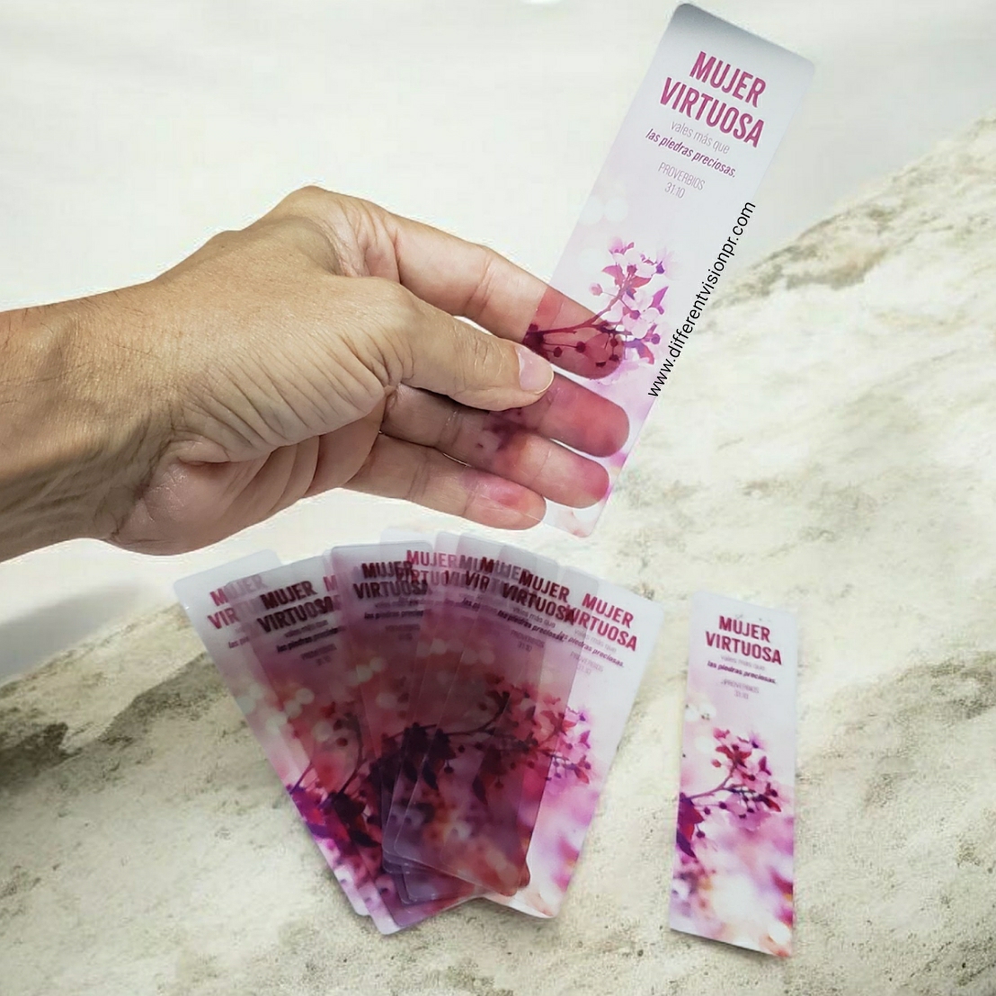 Pack de 30 Separadores en PVC Transparentes: Mujer virtuosa - Proverbios 31:10