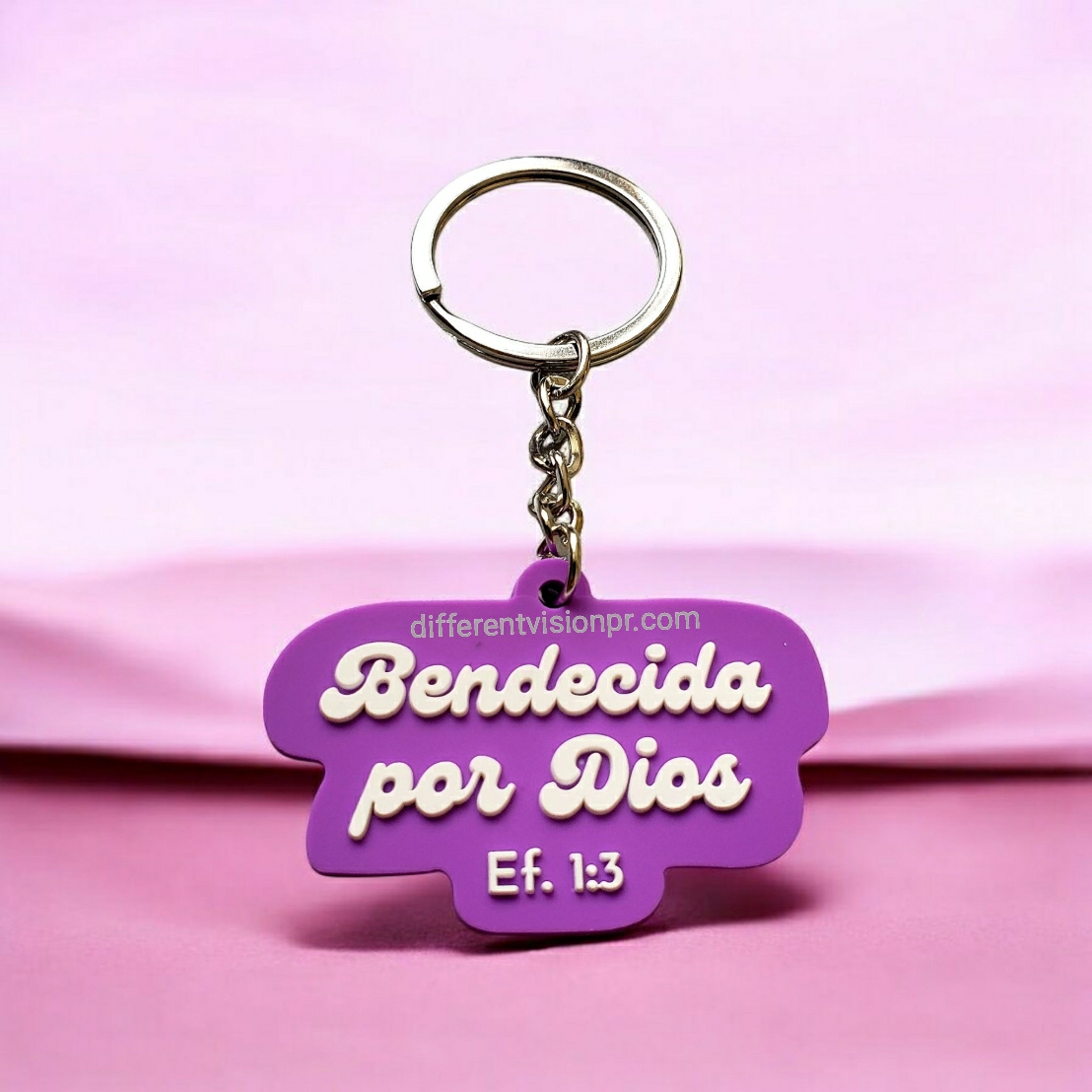 Llavero de caucho violeta - Bendecida