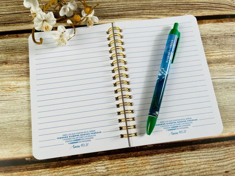 Pack libreta anillas con bolígrafo. (Nuevas Fuerzas)
