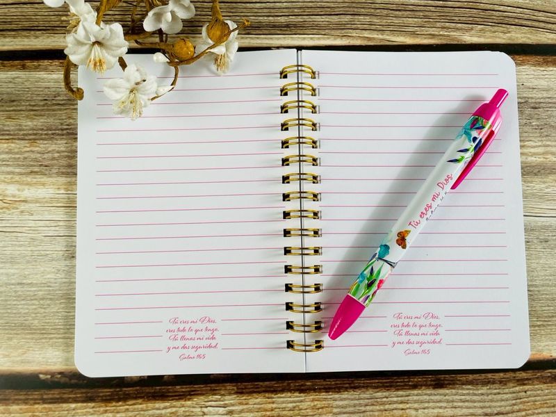 Pack libreta anillas con bolígrafo. (Tú eres mi Dios)