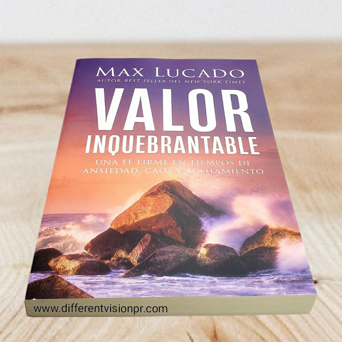 Valor inquebrantable: Una fe firme en tiempos de ansiedad, caos y agotamiento (Free Shipping)