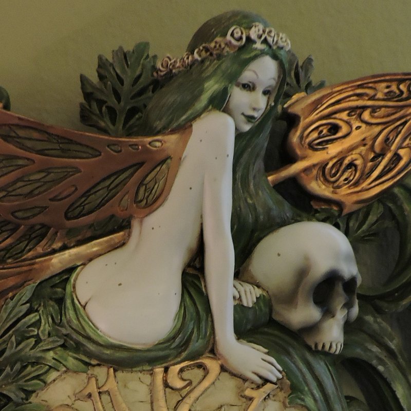 artemesia absinthium wall clock