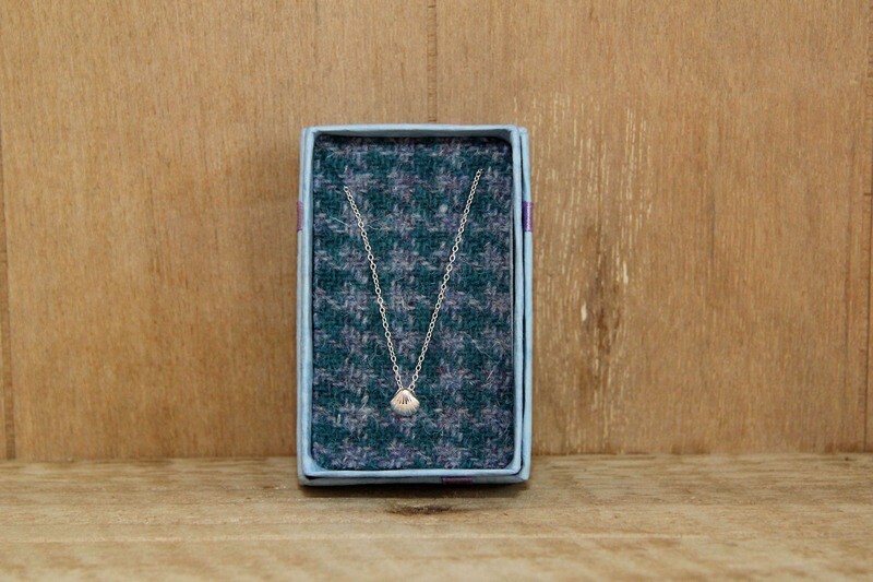 clam shell necklace