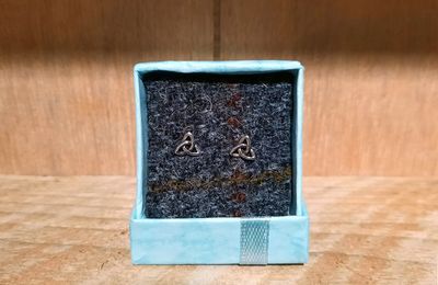 triangle earrings (B)