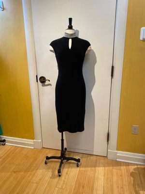 Sleeveless Dress w/Neck Detail