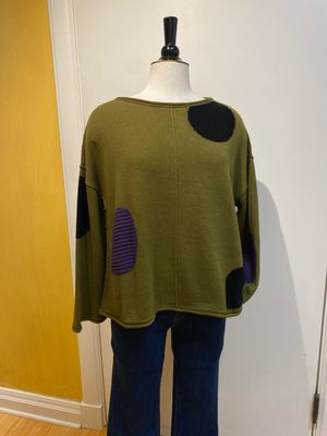 Statement Circle Pullover