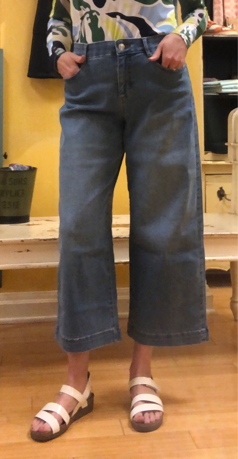 Audrey Hugging Wide Crop Jeans