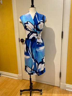 Sleeveless Dress w/V Front
