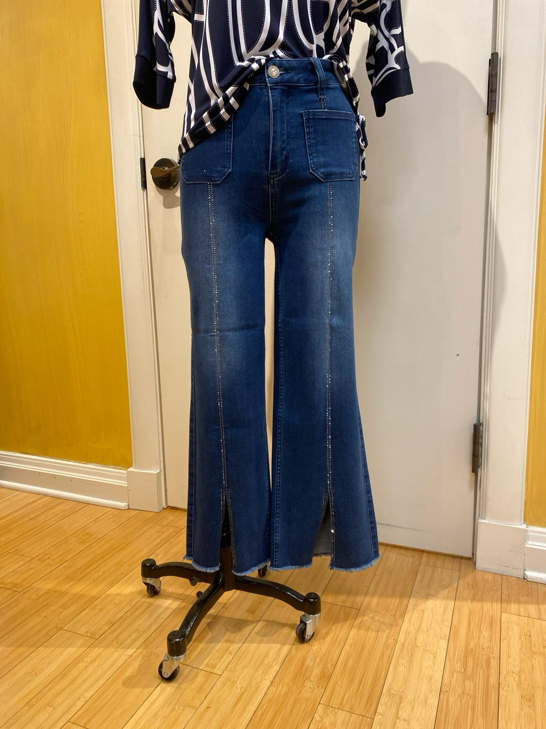 Ankle Jean w/Front Split