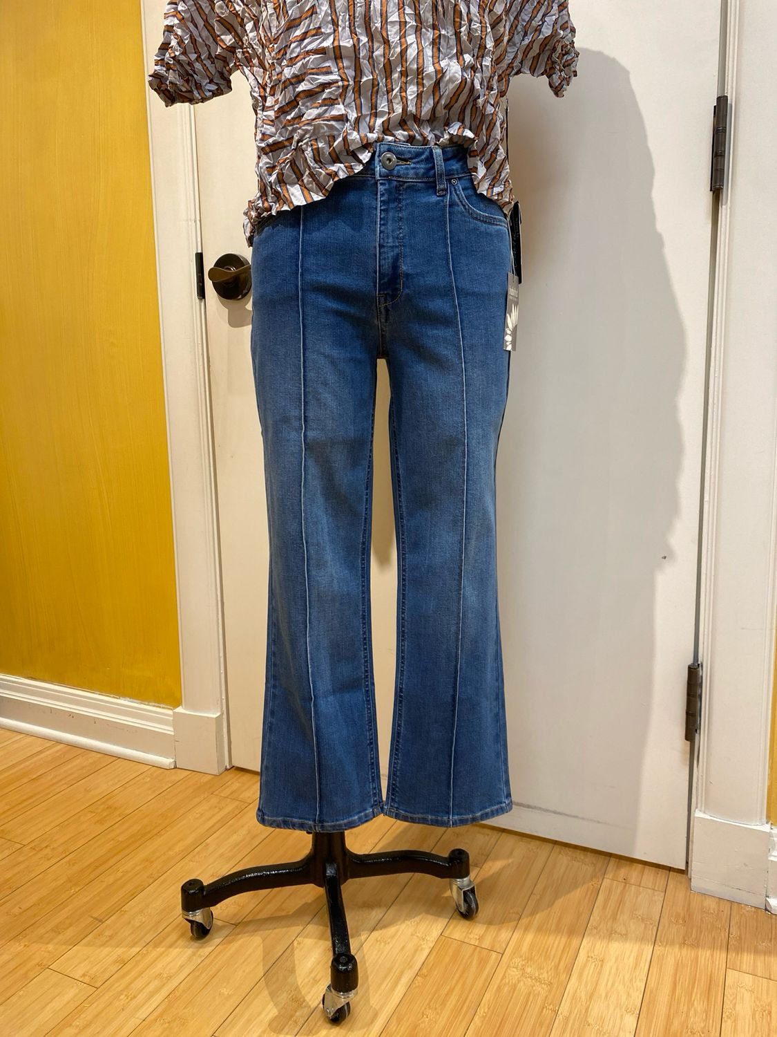 Seamed Cropped Flare Jean