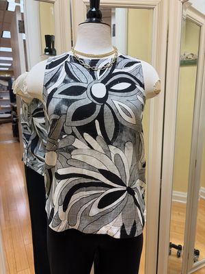 Sleeveless Top w/Button Detail