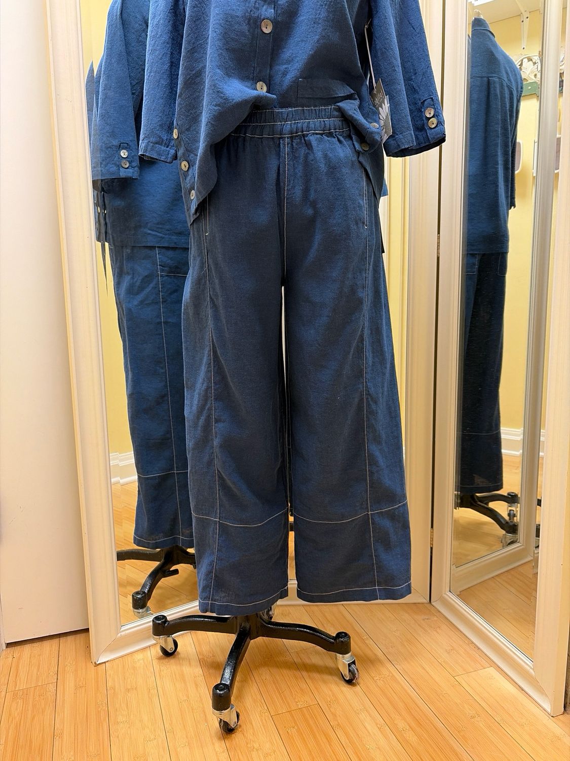Solid Seamed Crop Pant