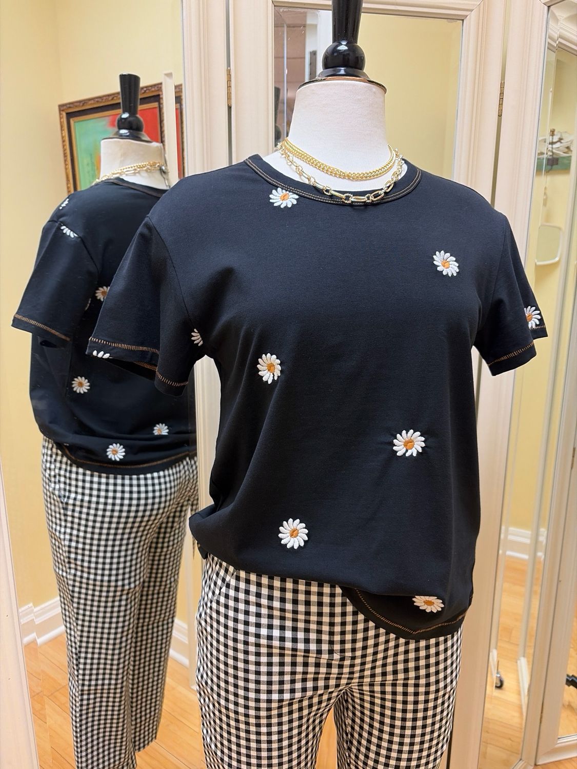 T-Shirt w/Daisies