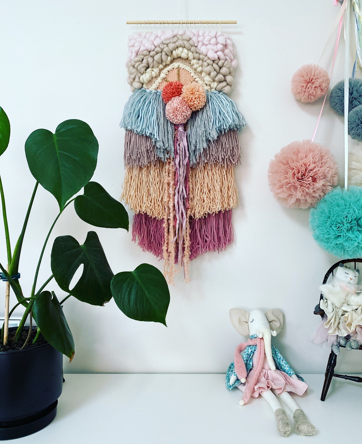 Small  woven wall hanging 25 cm wide.
