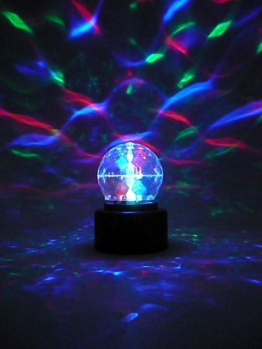 Globe shape light casting multi-colour patterns