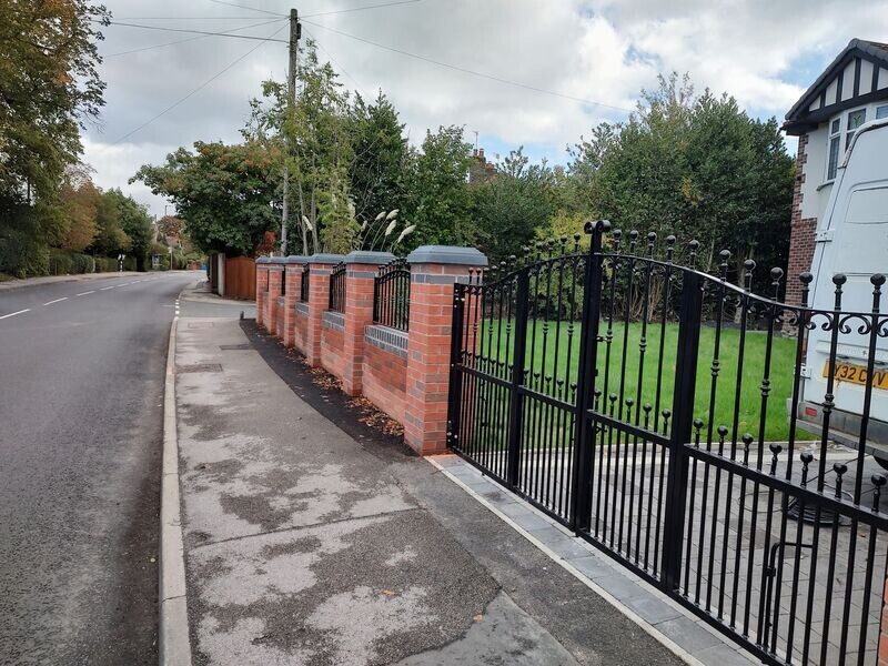 HKS201, Arched bi-folding Drive Gate