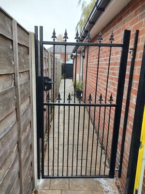 HKS333 SIDE GATE, PEDESTRIAN GATE, METAL GATE WITH LOCINOX KEY LOCK AND SLIDE PAD BOLT