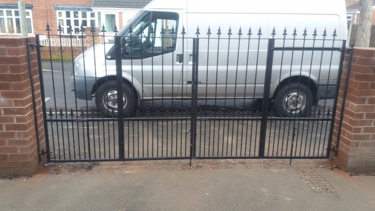 HKS009, BI FOLDING GATE, DRIVE GATE, FOLDING GATE.