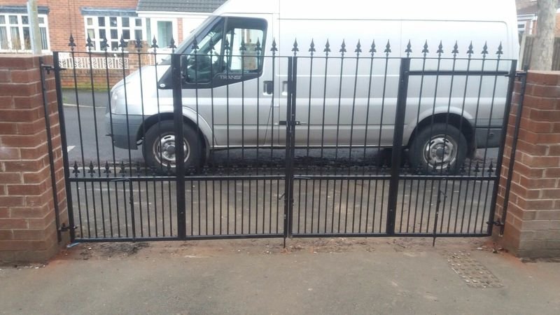 HKS010, Folding Gate, Metal Iron Gate, Drive Gate, Wrought Iron Gate, Bifolding Gate