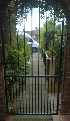 HKS026, Gate, Arched Gate, Pedestrian Gate, Metal, Iron Gate, Garden Gate UK Seller