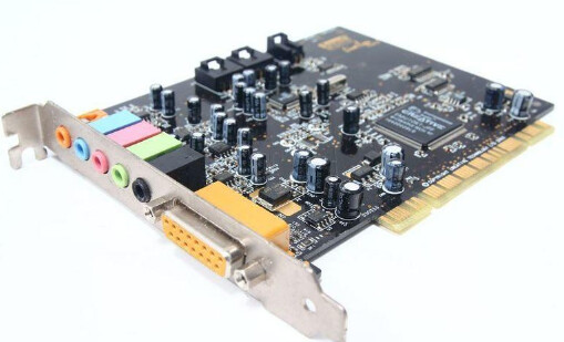 Creative SB0220 Sound Blaster Live! 5.1 PCI Sound Card