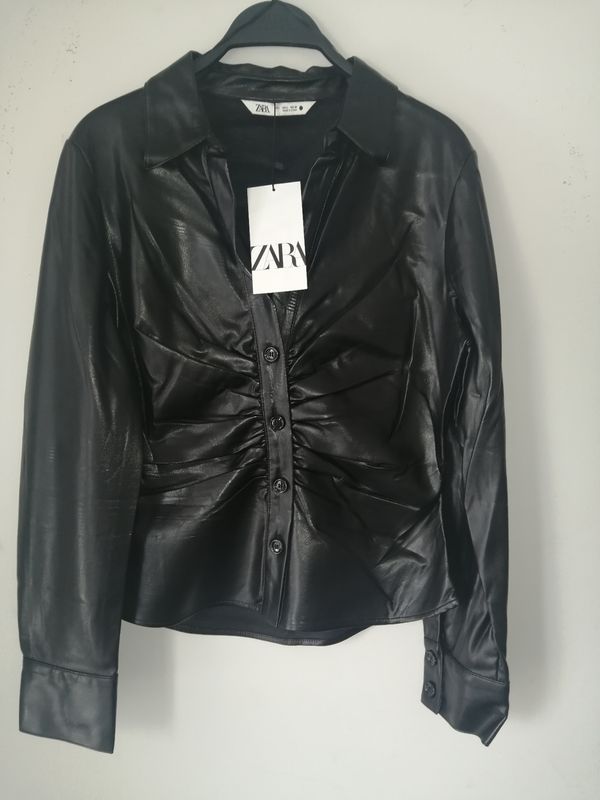 ZARA Women's Fitted Faux Leather Shirt – Black – New