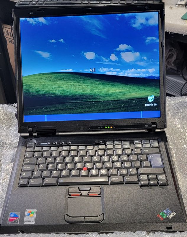 1836-QNF | IBM ThinkPad R51 | P4 1.6 GHz | 512MB | 40GB | DVD-CDRW | 15&quot; | ATI Mobility Radeon 9000 | DVD+CDRW | PARALLEL | PS2 | VGA | FireWire | USB | Modem | LAN | Wi-Fi | Windows XP professional