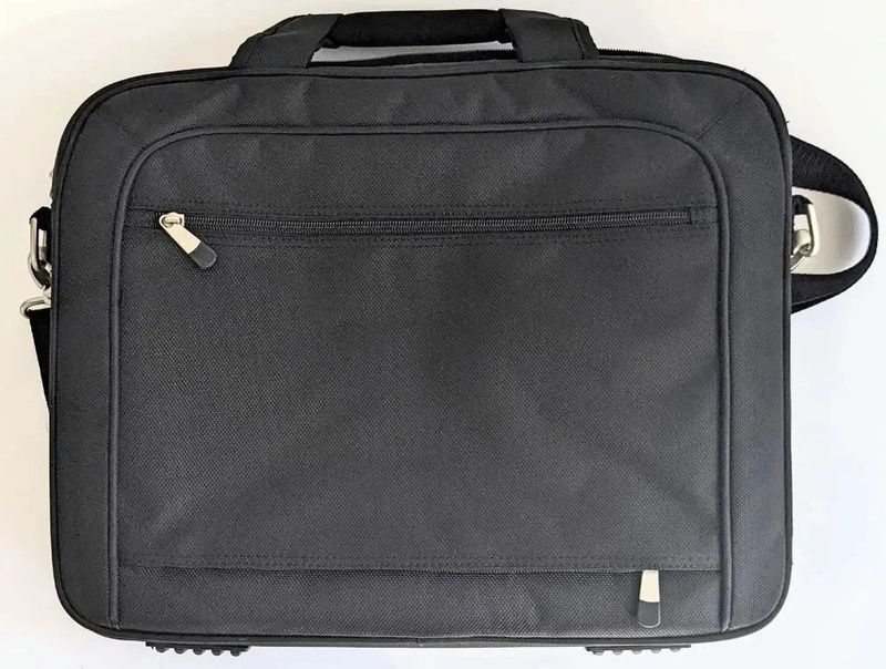 Dell RG392 Professional Laptop Carrying Case – Fits laptops up to 15.4"–16" – Black – New / used
