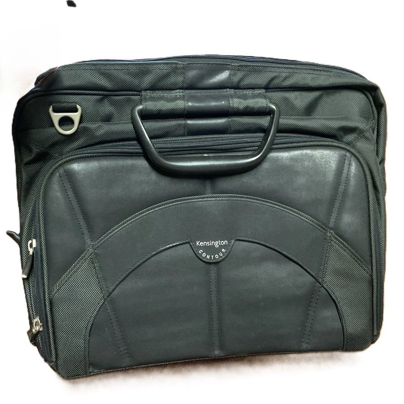 Kensington Contour Top-Load Laptop Case (K62220B) – Fits laptops up to 15.6" – Black – New / used