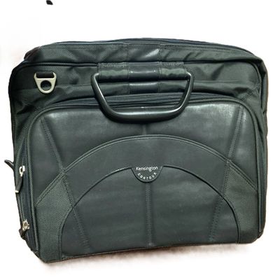 Kensington Contour Top-Load Laptop Case (K62220B) – Fits laptops up to 15.6" – Black – New / used