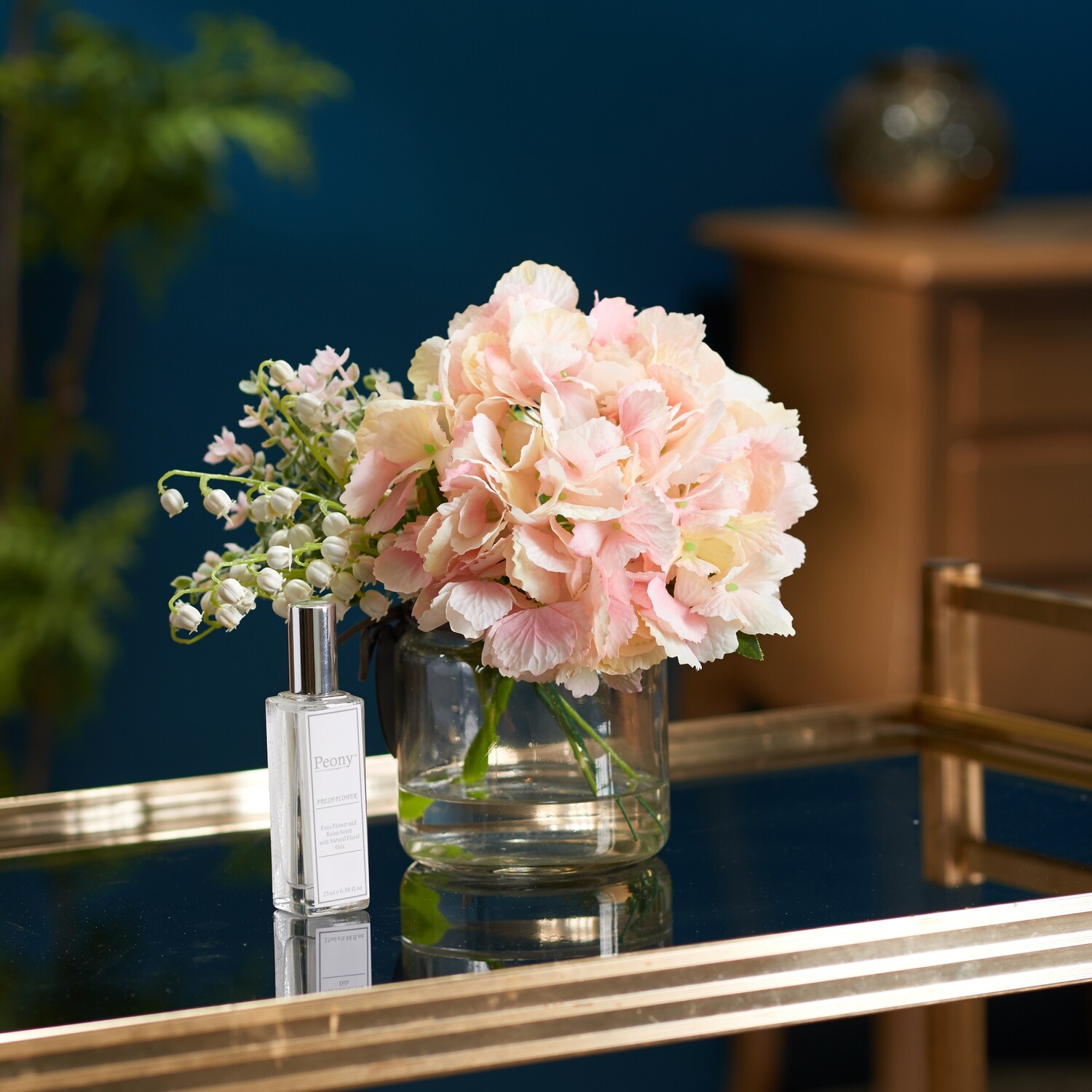 Hydrangea and Lily of the Valley in a Heart Jam Jar with 25ml Fresh Flower fragrance Hydrangea and Lily of the Valley in a Heart Jam Jar with 25ml Fresh Flower fragrance