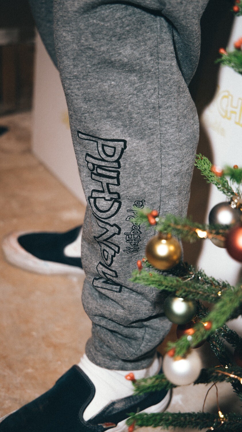 HOLIDAY &#39;20 sweatpants