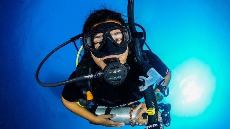 PADI Advanced Open Water to Divemaster - Career Package - 78,430 THB