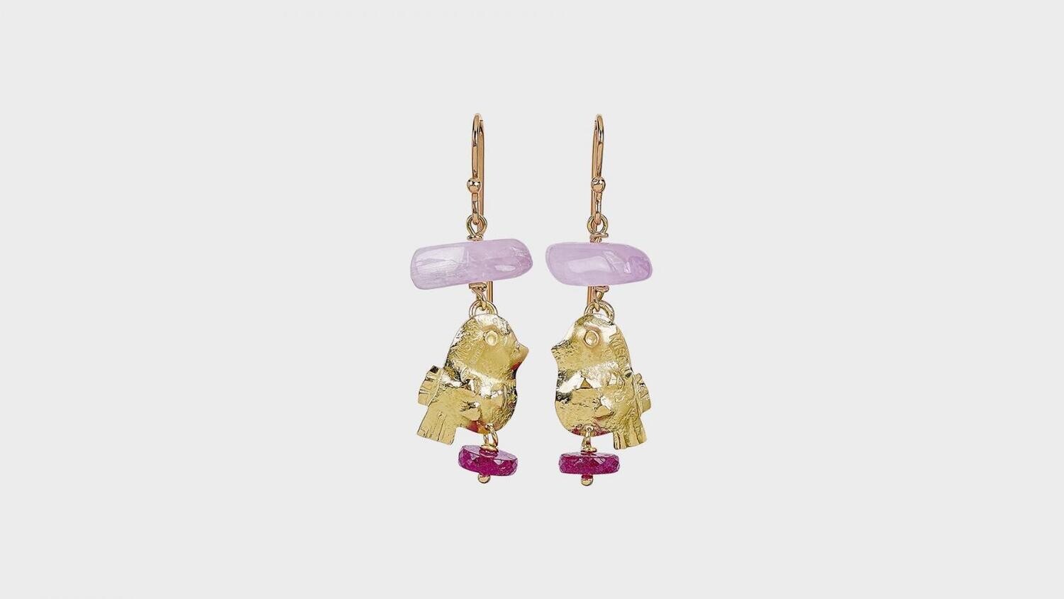 PENDIENTES MISANI EN ORO AMARILLO, RUBÍ Y CUARZO ROSA. MO2010KU