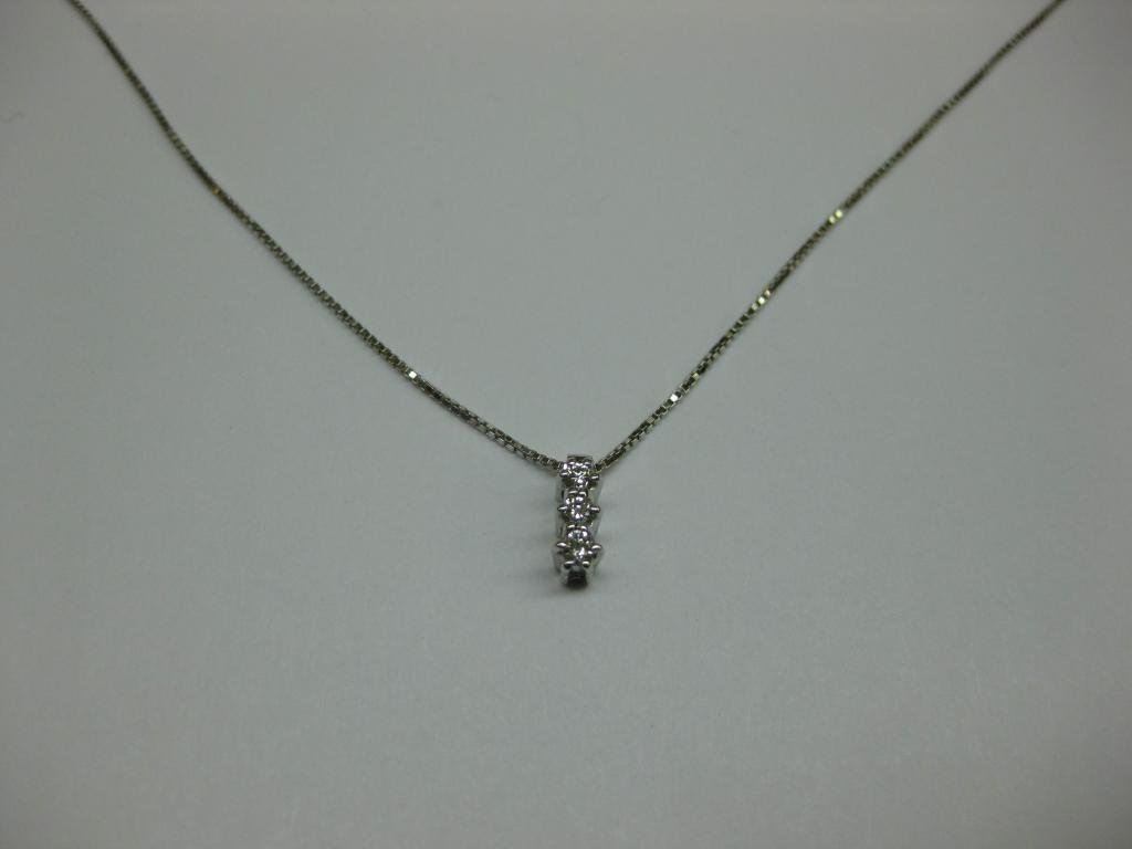COLGANTE DE ORO  BLANCO Y DIAMANTES