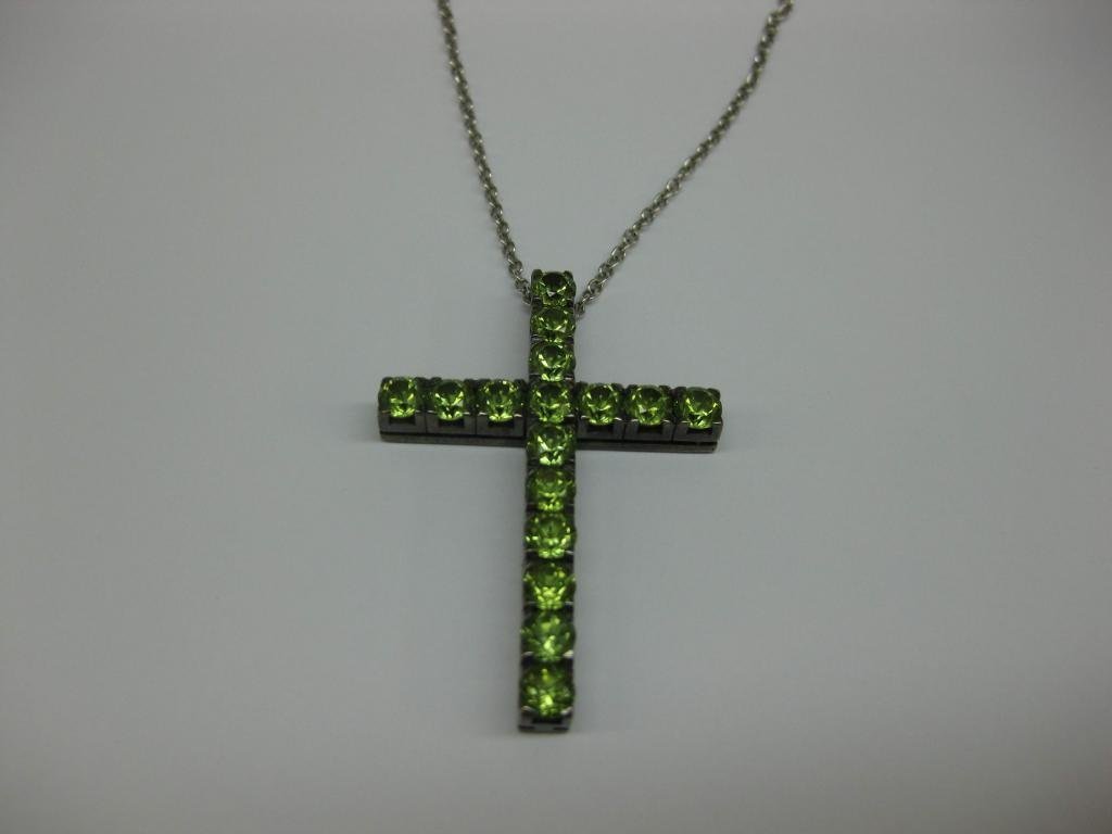 CRUZ DE ORO Y PERIDOTOS