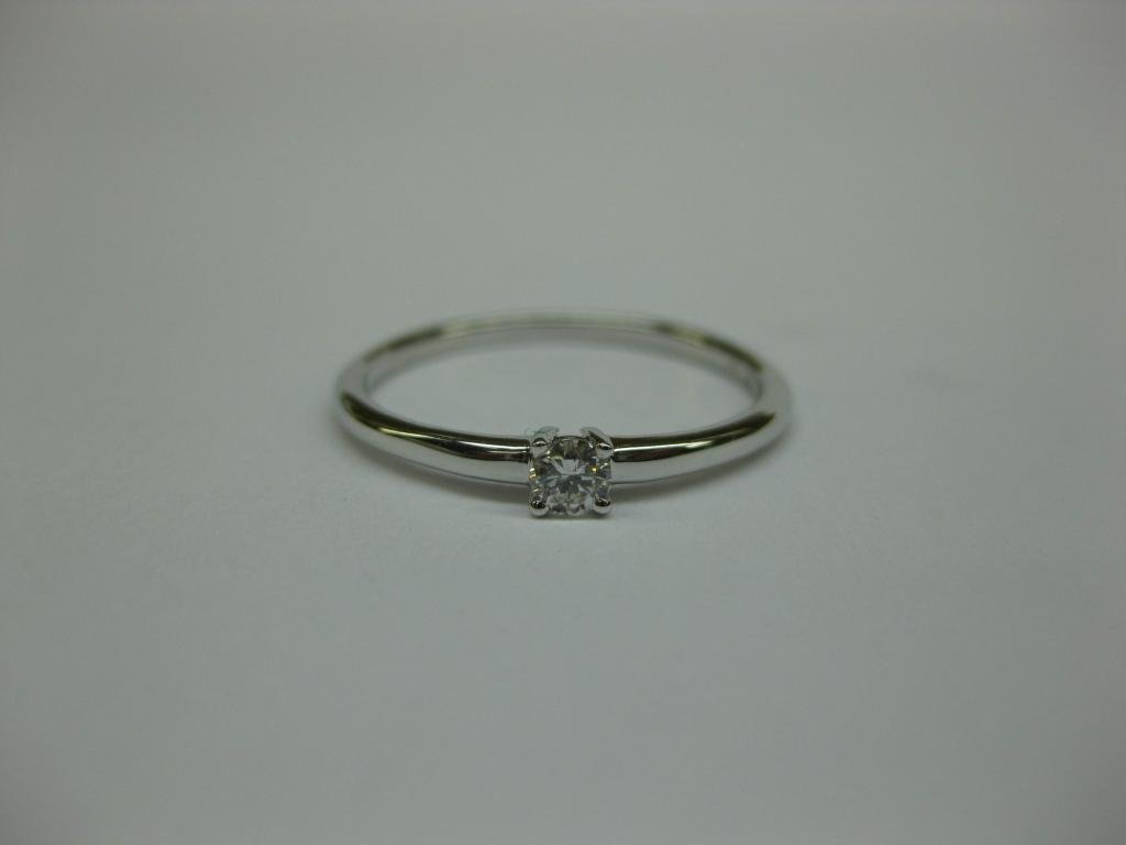 SOLITARIO DE ORO CON DIAMANTE