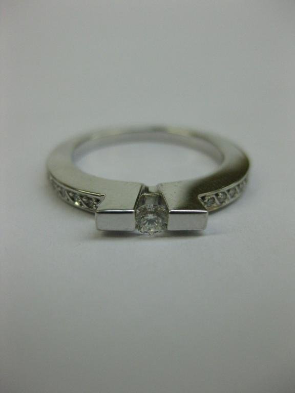 ANILLO DE ORO CON DIAMANTES