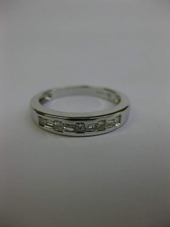 ANILLO DE ORO BLANCO CON DIAMANTES