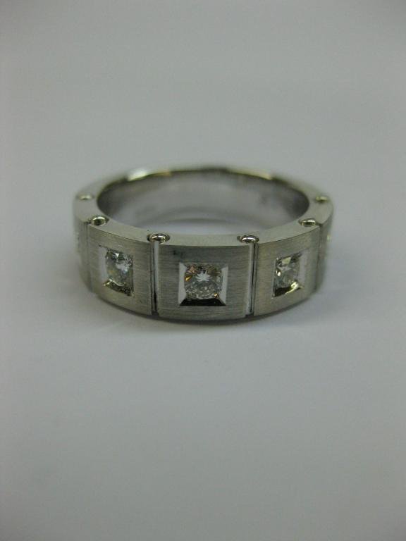 ANILLO DE ORO CON DIAMANTES