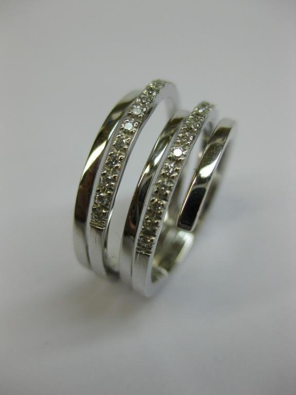 ANILLO DE ORO CON DIAMANTES