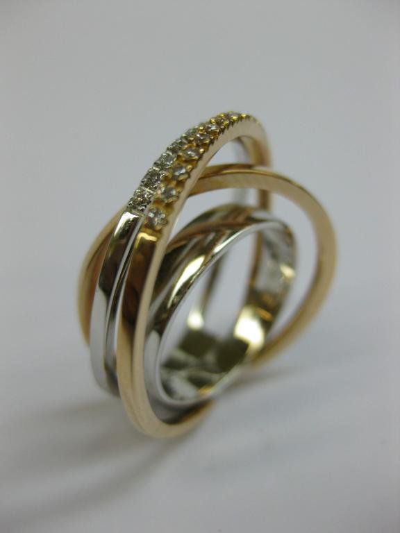 ANILLO DE ORO CON DIAMANTES