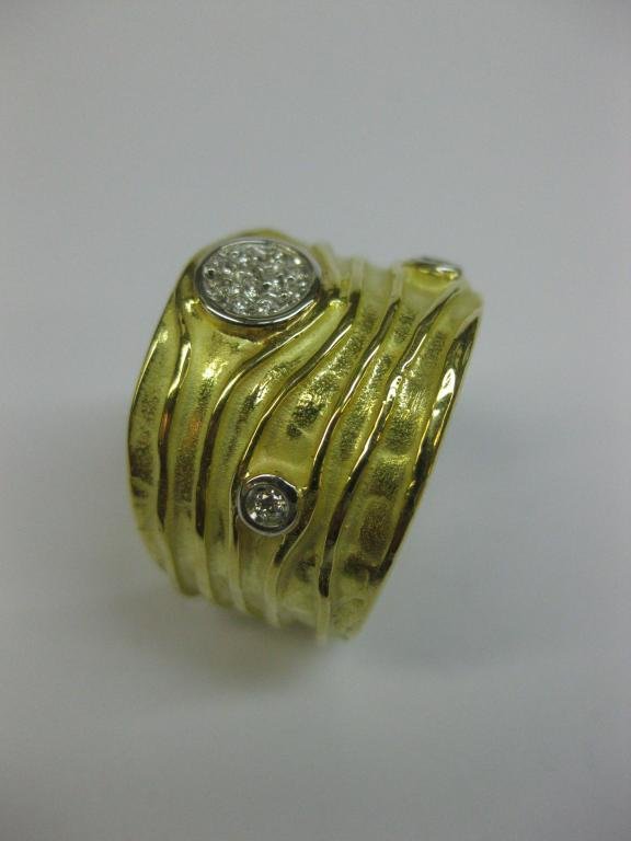 ANILLO DE ORO CON DIAMANTES