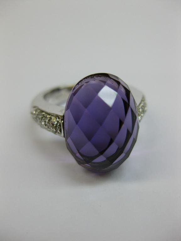 ANILLO DE ORO CON DIAMANTES Y AMATISTA.
