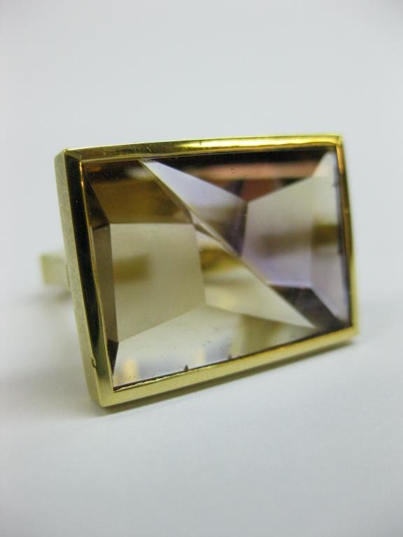 ANILLO DE ORO CON AMATRINO