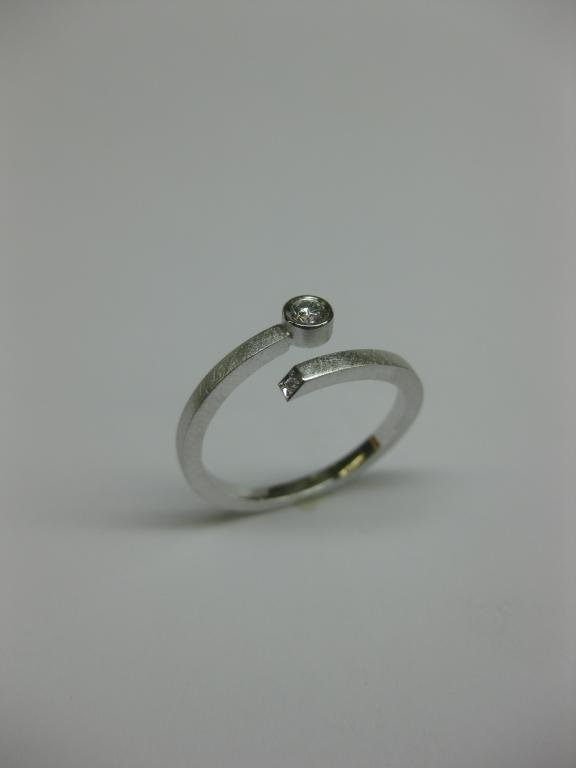 SORTIJA DE ORO BLANCO CON DIAMANTE