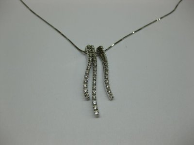 COLGANTE DE ORO BLANCO Y DIAMANTES. COLGANTE DE ORO BLANCO Y DIAMANTES.