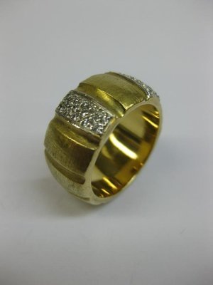 ANILLO DE ORO CON DIAMANTES