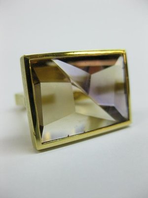 ANILLO DE ORO CON AMATRINO