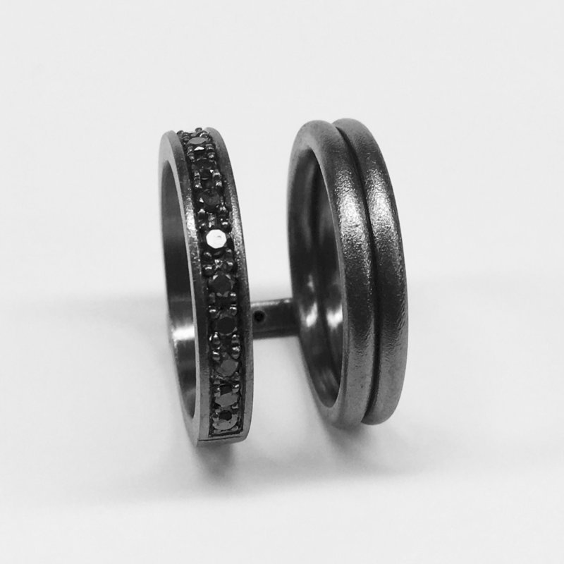 SORTIJA DE PLATA CON DIAMANTES NEGROS C.BERLÍN.AG.30